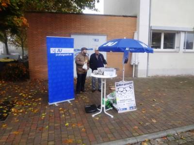 Auch der JU-Bezirksvorsitzende Sebastian Sehlbach und der ehemalige Stadtverordnete Adolf Hake untersttzen die Aktion.