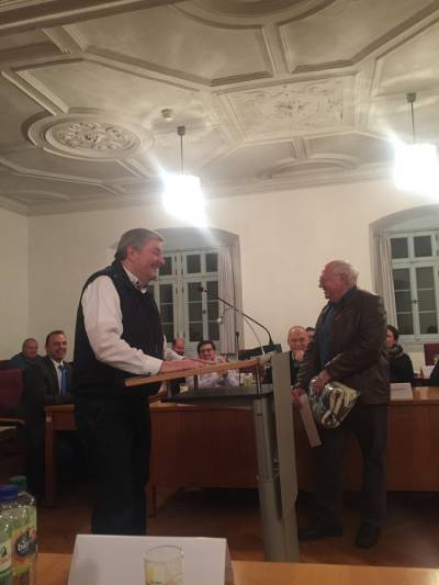 Dr. Klber bei seiner Laudation auf Schn